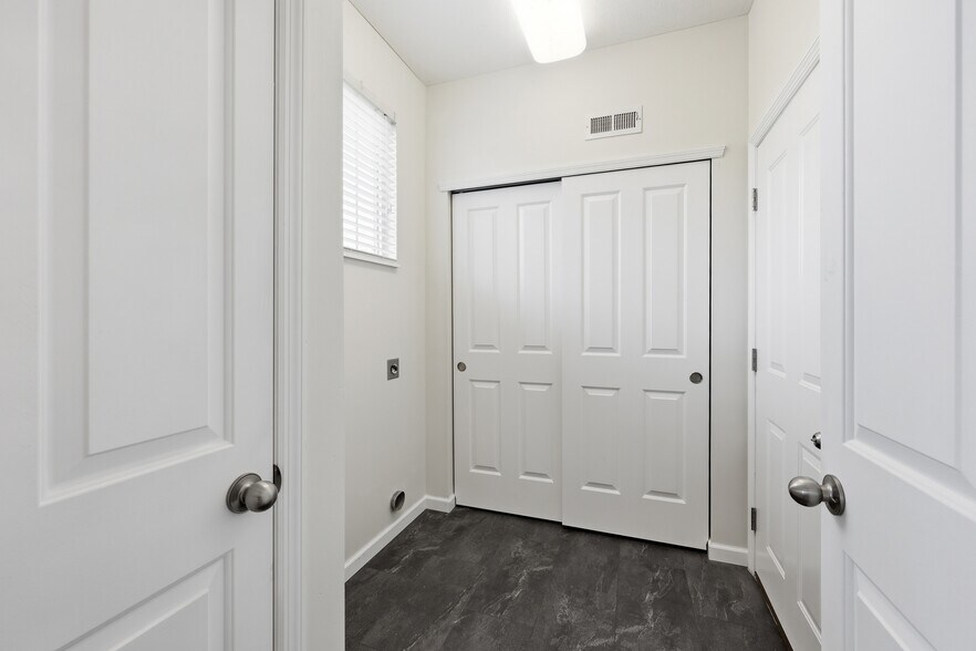 Building Photo - 1656 Nature Dr