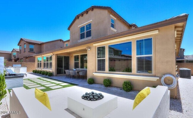 Building Photo - 948 W Yosemite Dr