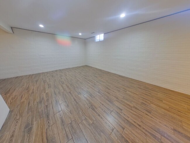 Building Photo - 1856 N Meridian Ave