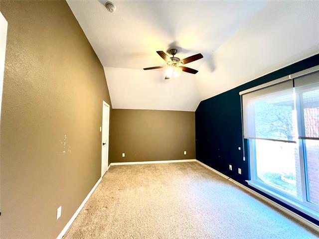 Building Photo - 615 Fallbrook Dr