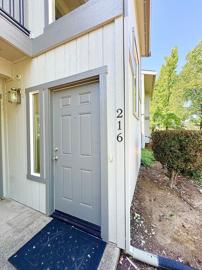 Building Photo - Beautifully Upstairs Condo at Ridgecrest Condominiums!! HOA Pool/Jacuzzi