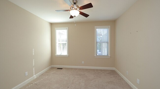 Building Photo - Lovely Heritage Home with Ideal Floorplan