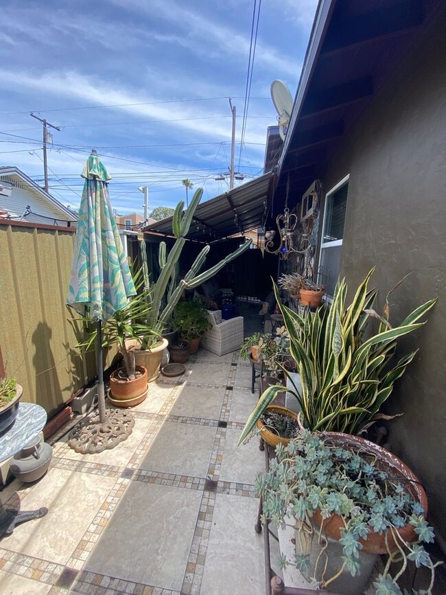 Building Photo - 2414-18 Monroe Ave