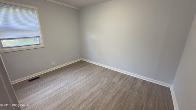 Building Photo - 109 Kenwood Ave