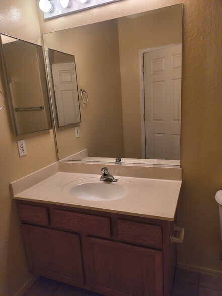 Building Photo - 1351 N Pleasant Dr