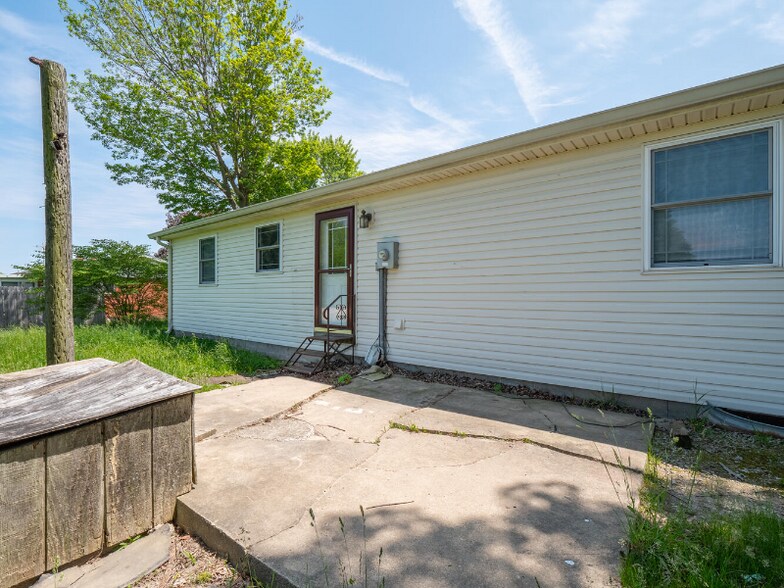 Building Photo - 5784 250N