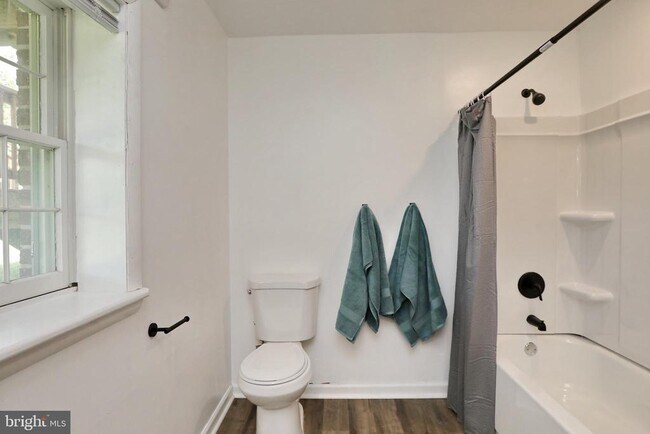 Building Photo - 8530 Wedding Dr