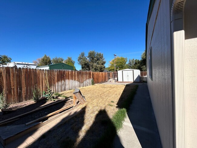 Building Photo - 4 Bedroom / 2 Bathroom Home in SW Redmond