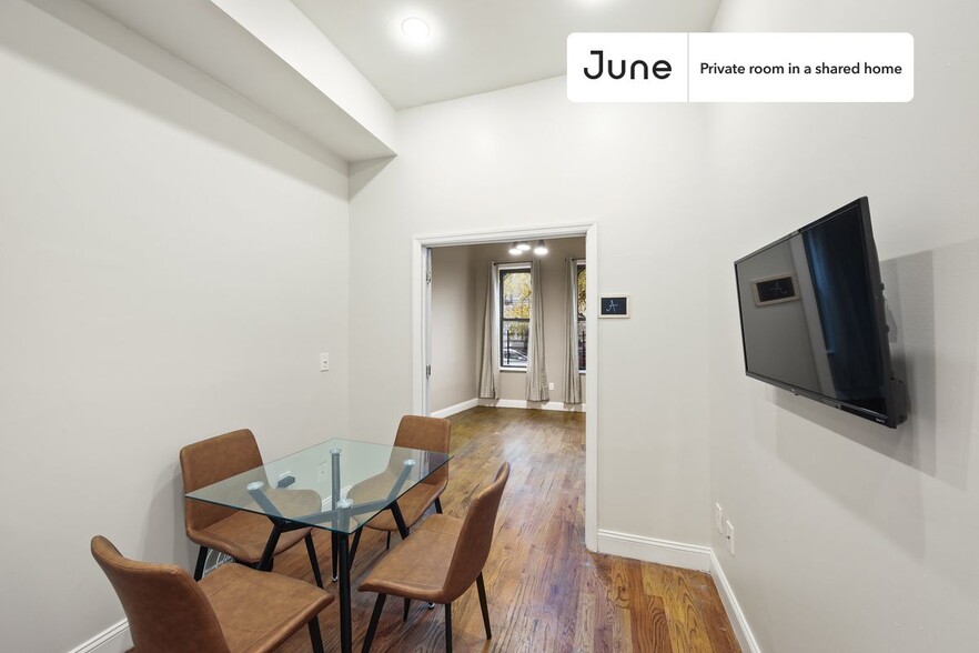 Building Photo - Private bedroom in 4 bed/1 bath Home
