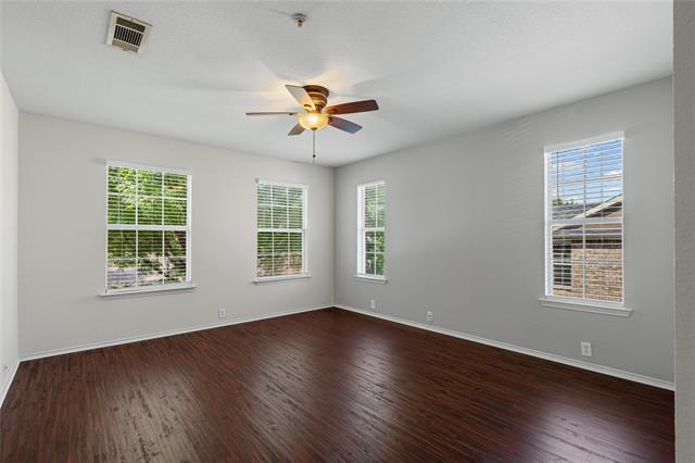 Building Photo - 2301 Stoneleigh Pl
