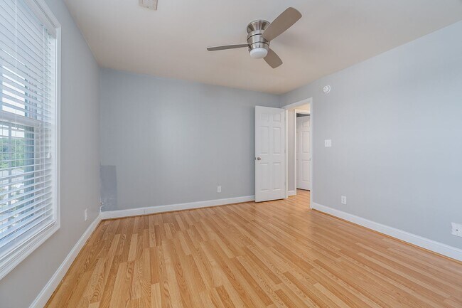 Building Photo - 623 Wyndhurst Dr