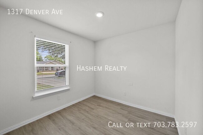 Building Photo - 1317 Denver Ave