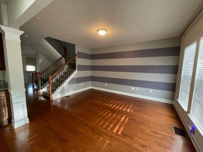 Building Photo - Midtowne