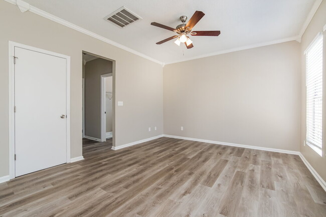 Building Photo - 108 N Honey Springs Ave