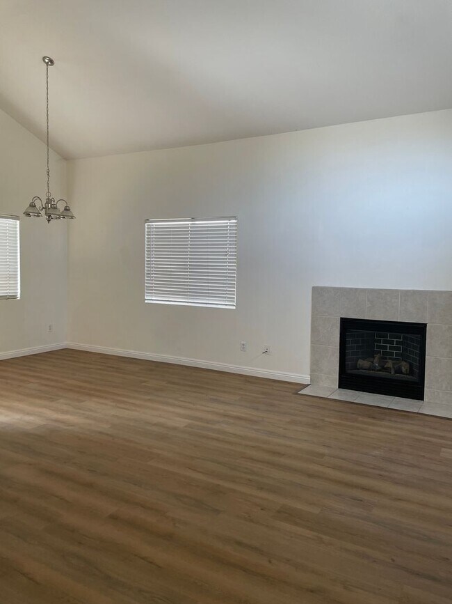 Building Photo - 12866 Brookdale St