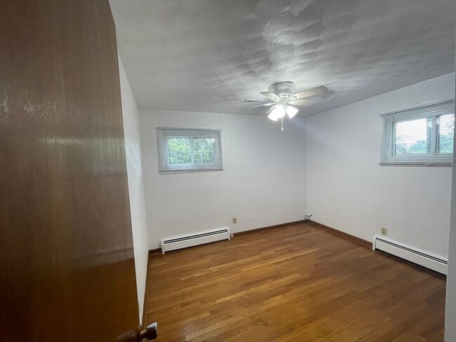 Building Photo - Raised Ranch with a 2 car attached garage in PV Schools