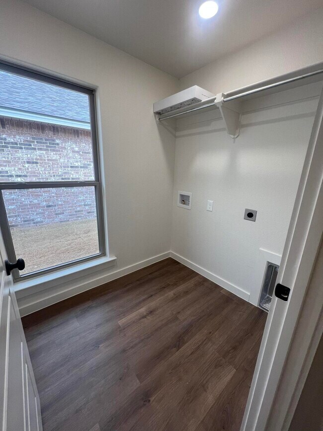 Building Photo - 13831 Gary Ave