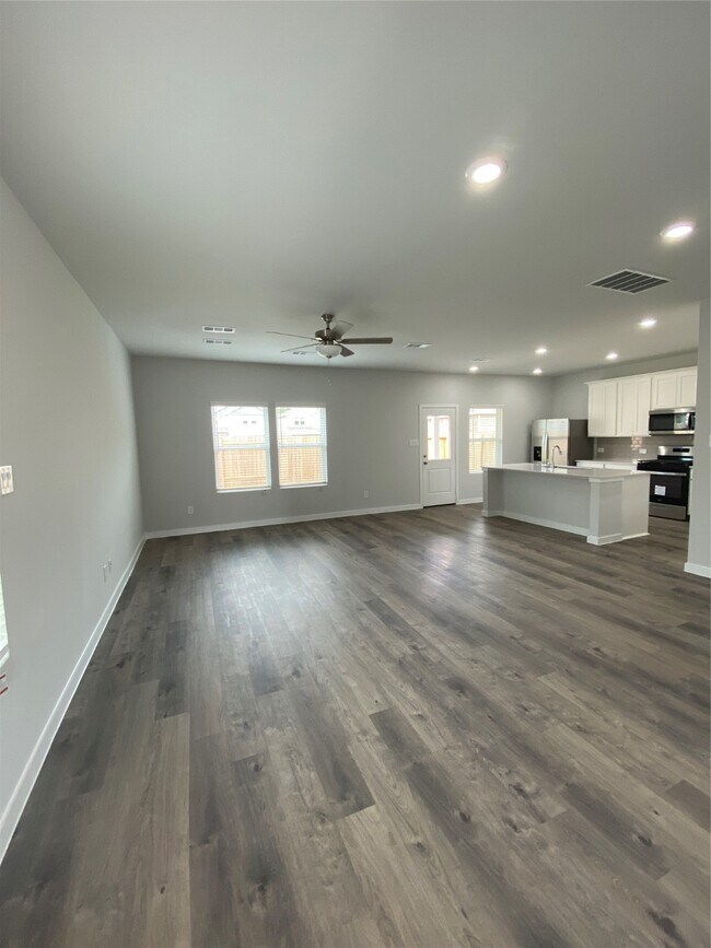 Building Photo - 122 Alset Dr