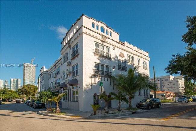 Building Photo - 501 SW 6th Ct