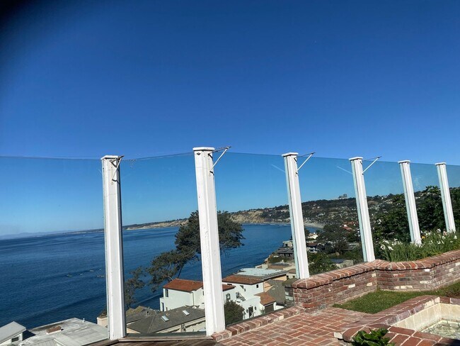 Building Photo - Amazing location in La Jolla for a big house. Gustavo Lopez AMSI