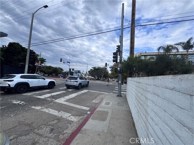 Building Photo - 40 S Venice Blvd
