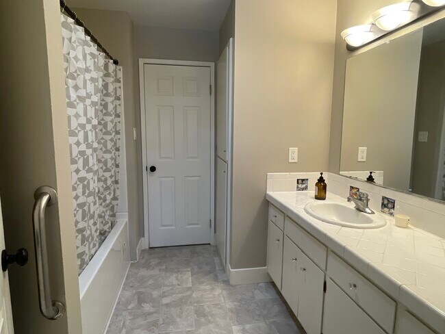 Building Photo - 8909 Dontree Way