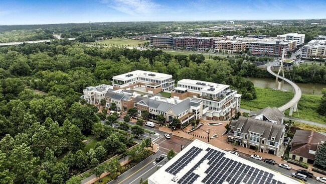 Building Photo - 105 N Riverview St