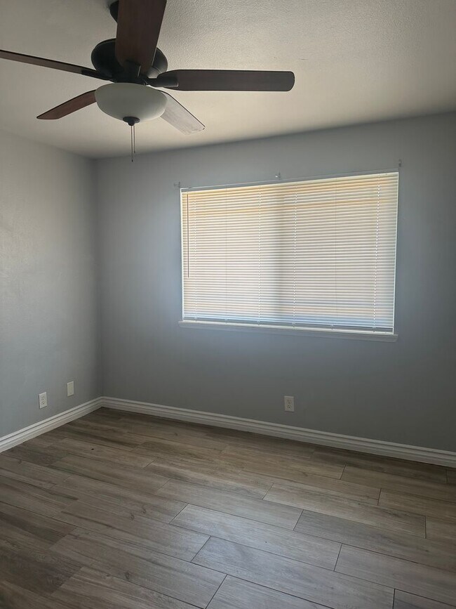 Building Photo - Family Home on Shandin Road