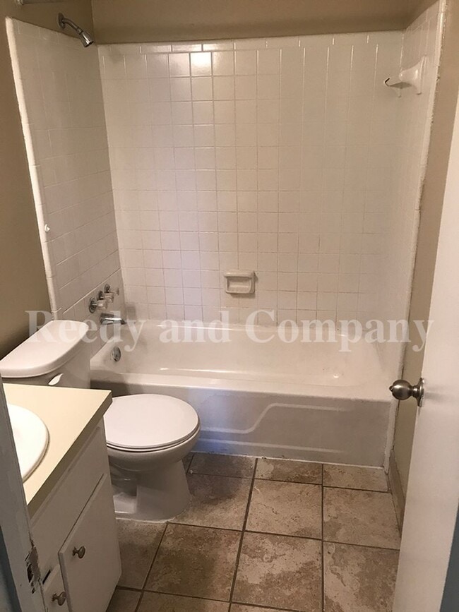 Building Photo - 5021 Appleville St