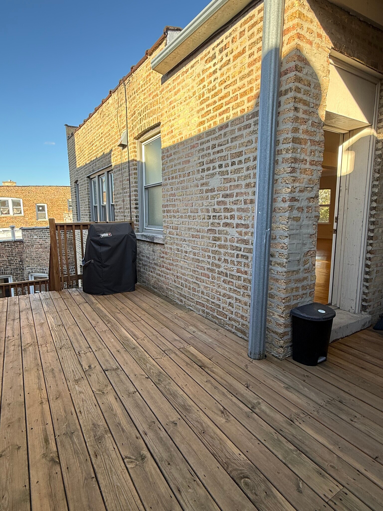 Building Photo - 6204 N Claremont Ave