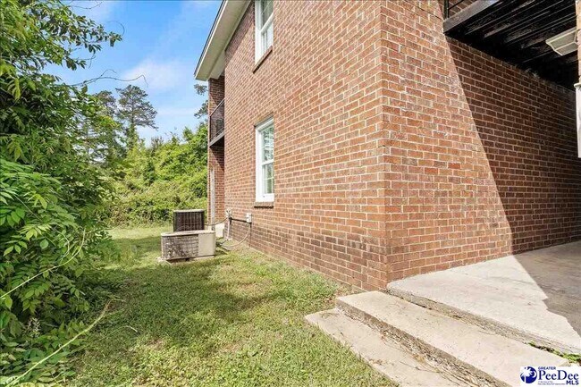 Building Photo - 319 Revell Dr