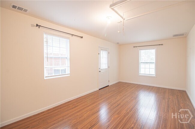 Building Photo - 148 Country Walk Cir