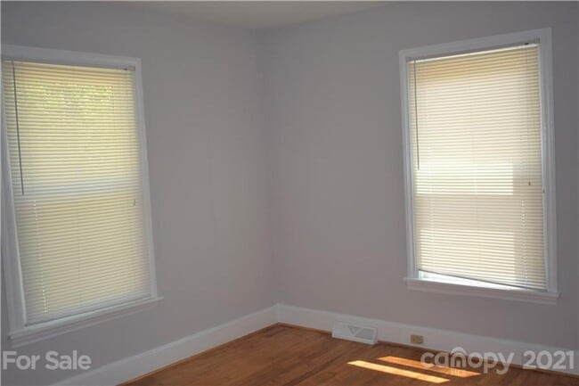 Building Photo - Charming 2-BR Brick Home with a Yard, and everything you need – Minutes from Downtown!