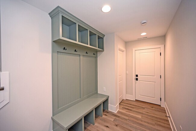 Building Photo - Gorgeous new construction on one of Oakley...