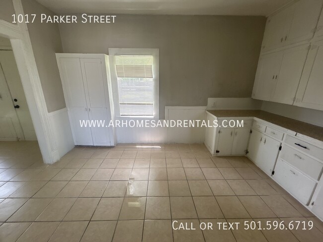Building Photo - 1017 Parker St
