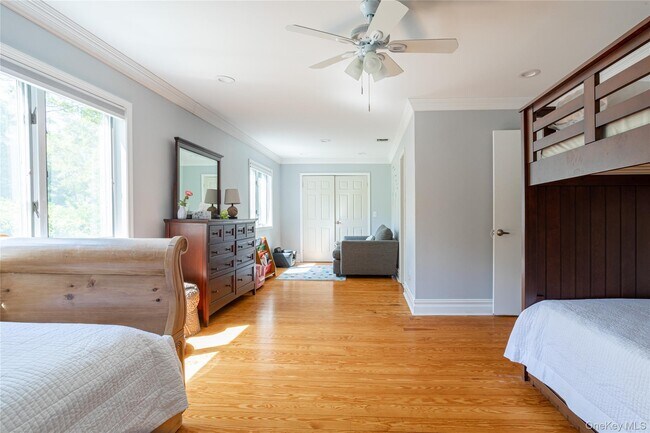 Building Photo - 2300 Pine Tree Rd