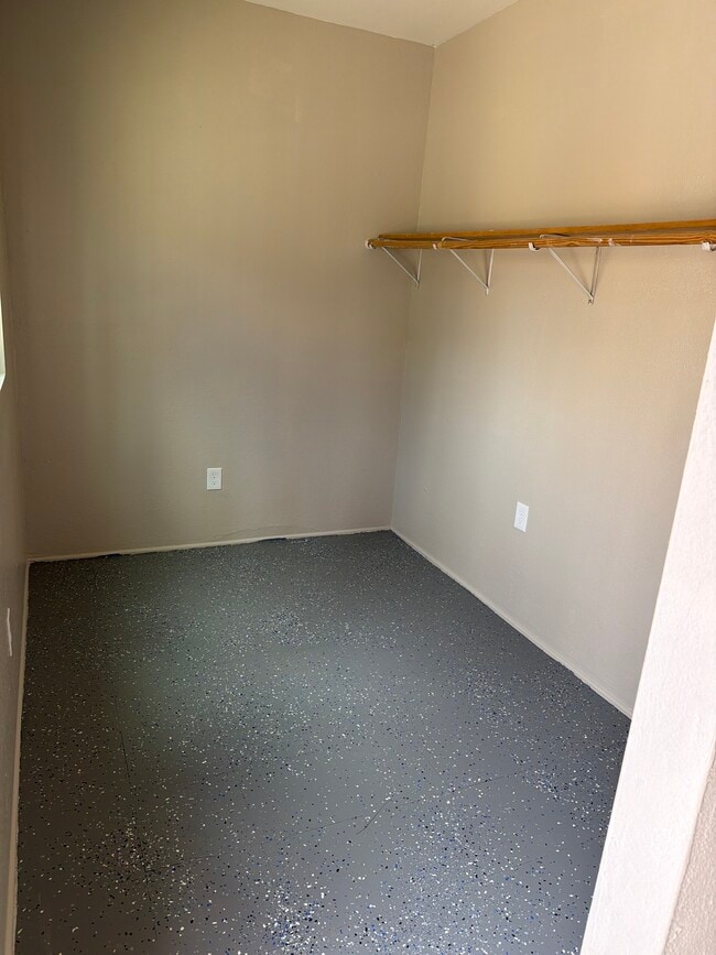 Building Photo - 22662 Lukens Ln