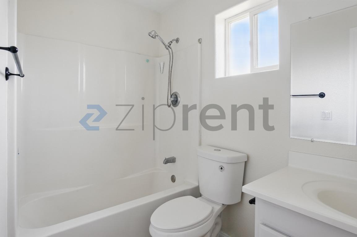 Building Photo - 1365 Valley View Ave