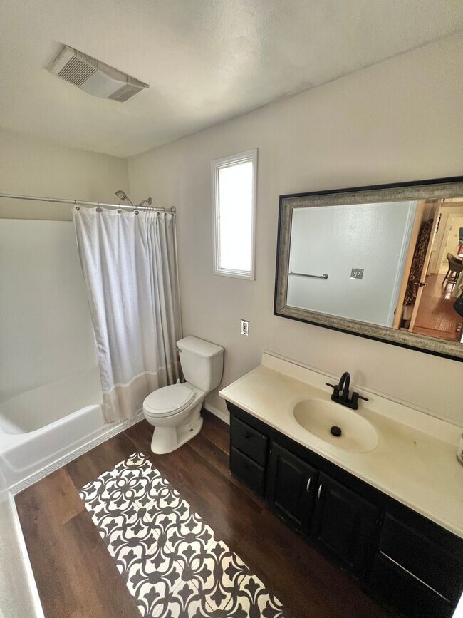 Building Photo - Spacious Remodeled Home Near El Dorado Park