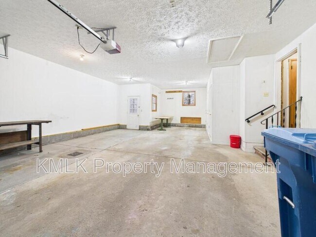 Building Photo - 5743 Brookwood Dr