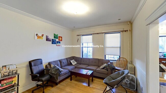 Building Photo - 27 Glenville Ave