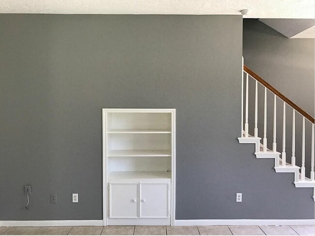 Building Photo - 4806 Sunshine Dr