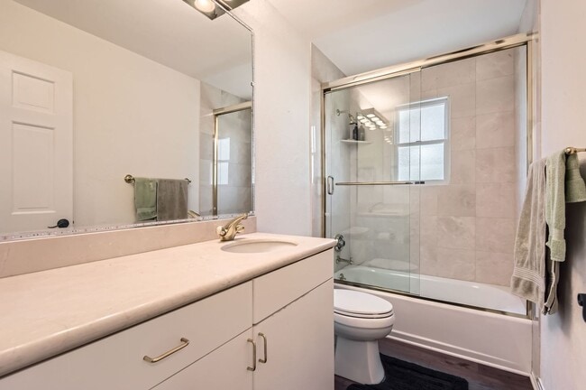 Building Photo - Gorgeous Home in Centennial w/Beautiful Fi...