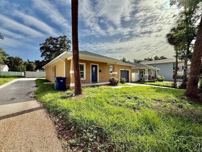 Building Photo - 2904 E Columbus Dr