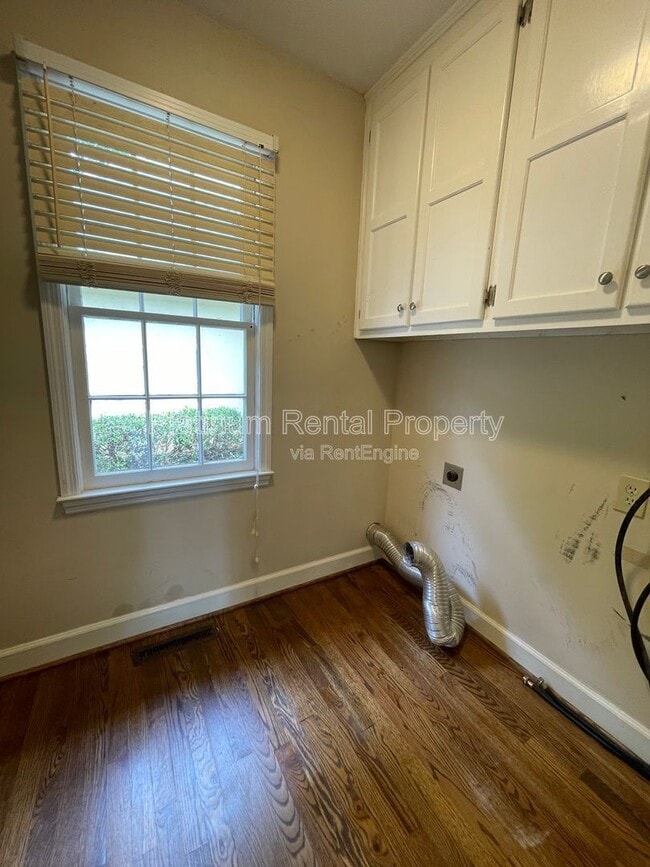 Building Photo - 4204 N Mountain Rd NE