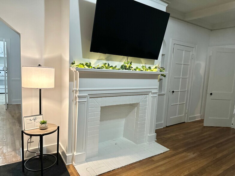 Building Photo - 1014 Maury St