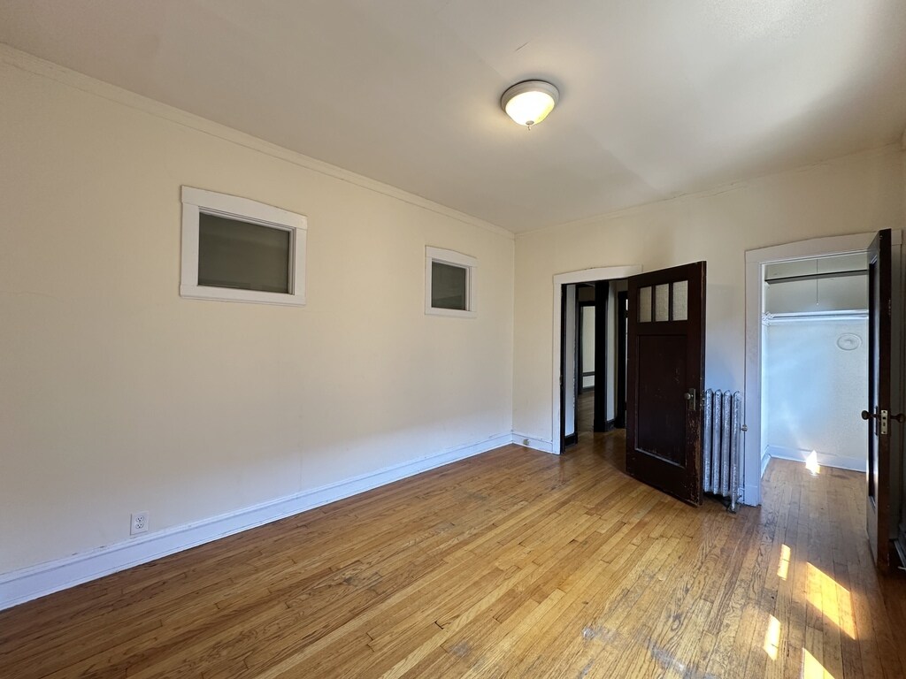 Building Photo - 2434 N Sawyer Ave