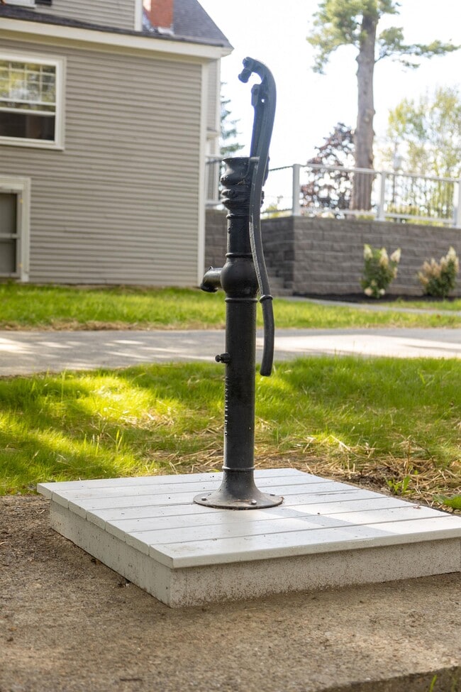 Building Photo - 37 Main Rd N