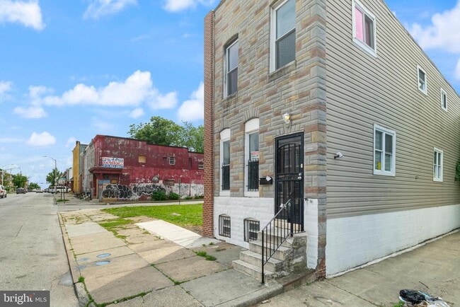 Building Photo - 2018 N Monroe St