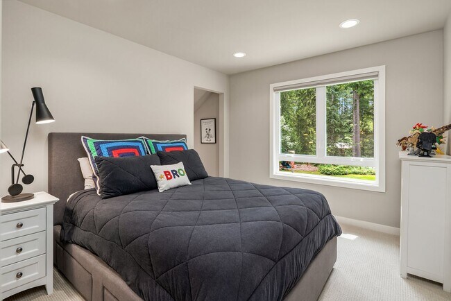 Building Photo - Furnished Redmond Home | Short-Term 3–6 Month Lease | Avail Now!